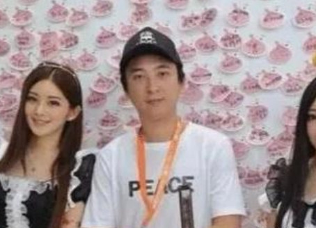 当年，王思聪给了雪梨1700万的劳斯莱斯作为分手礼。原以为再无交集，没想到在一