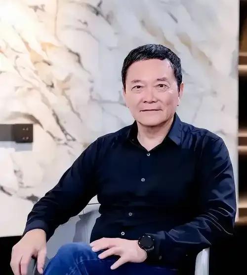 知名建筑师李玮珉年轻时与刘涛有过一段刻骨铭心的恋情，两人曾到了谈婚论嫁的地步，最