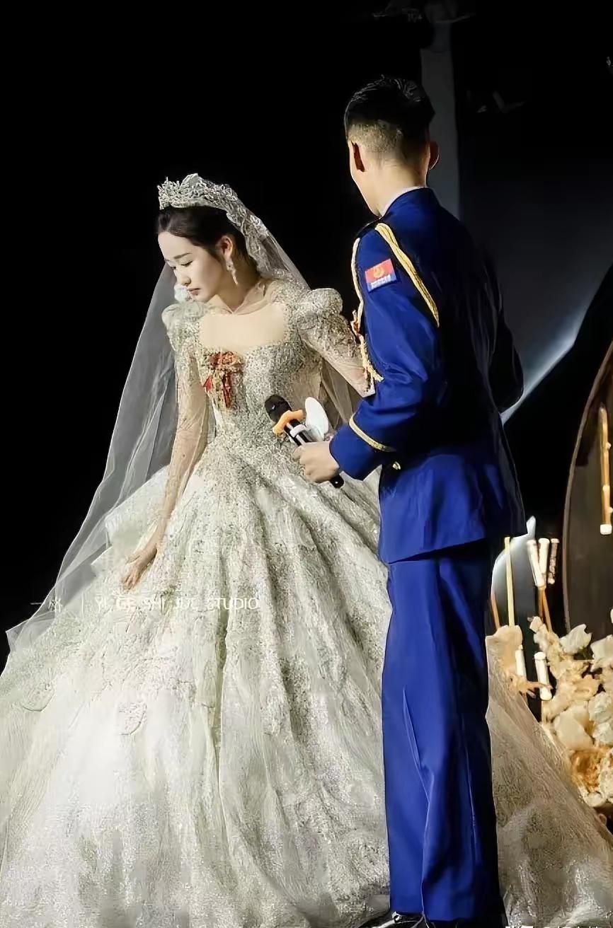 现在多少姑娘结婚要车要房要彩礼，可27岁的校花小林却反着来——1米68的大高个，