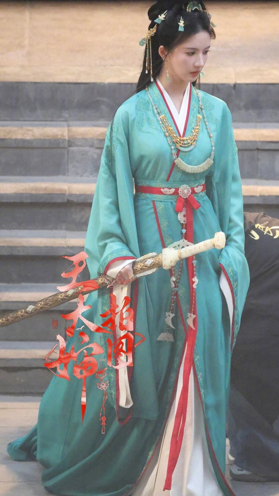 刘些宁第一部S+古偶女主目前出的几套妆造还阔以嘛？归良辰