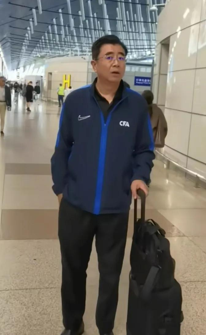 足协亲自陪同国足去雅加达！真的拼了！可以看出这次国足3分是必须拿了！开场非常重要
