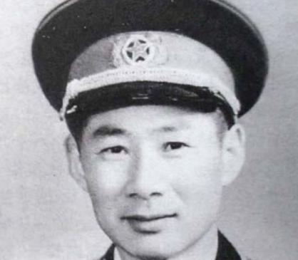 1955年的军衔授予前夕，一位副军长本应按照他的级别被授予少将军衔。却不曾想当贺