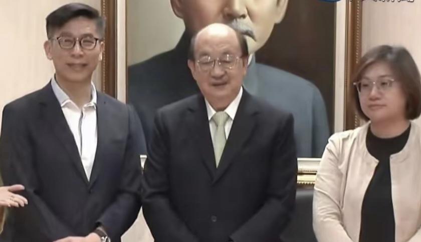 柯建铭真够脸皮厚的，厚得可以说是光荣的历练。就在昨天，民进党党团选举总召，毫