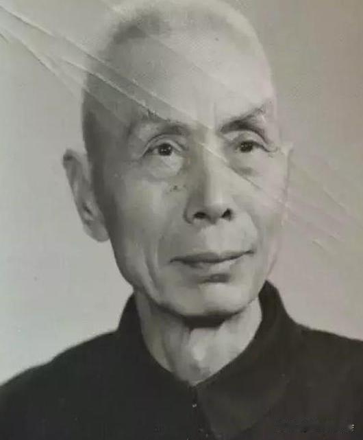 1948年，原国军第25军中将军长陈士章逃出碾庄后，回去见妻子，妻子却吓得花容失