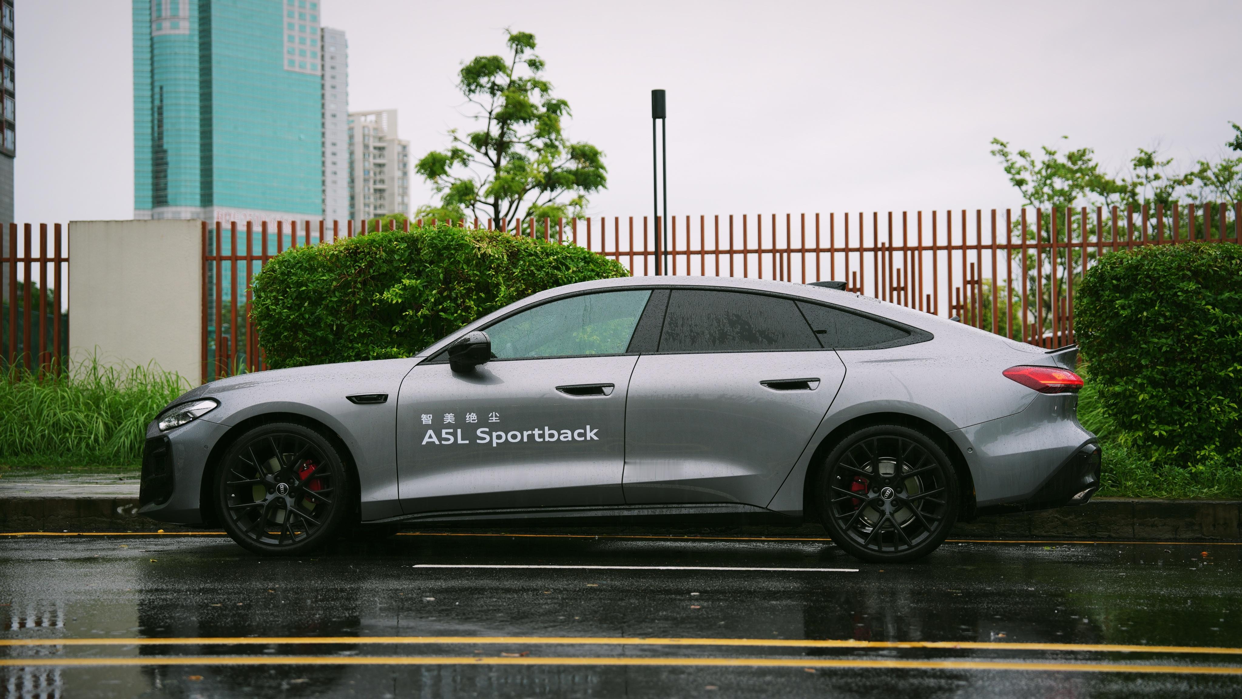 中午简单试了下A5LSportback，限量版版本，带quattro四轮驱动，