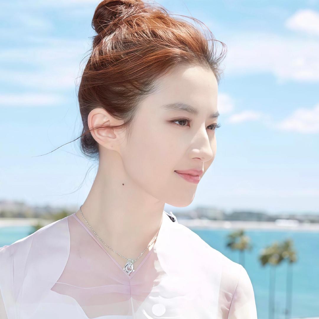 怎么会有这么仙的花🌸和她！​