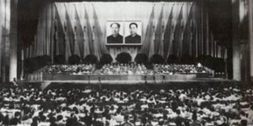 1976年，华国锋在大会上宣布:“根据伟大领袖毛主席的生前安排，增选邓颖超同志为