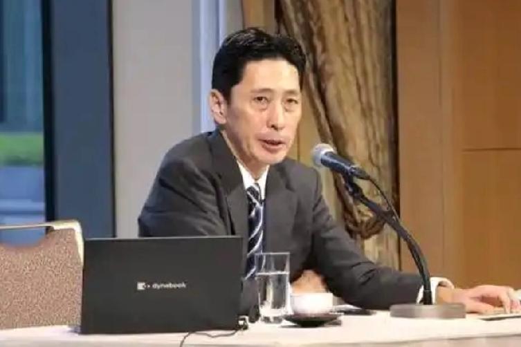 昨天，日本外交部亚洲大洋洲局长金井正彰向媒体说:“日本抗议中国对军民两用物项实施