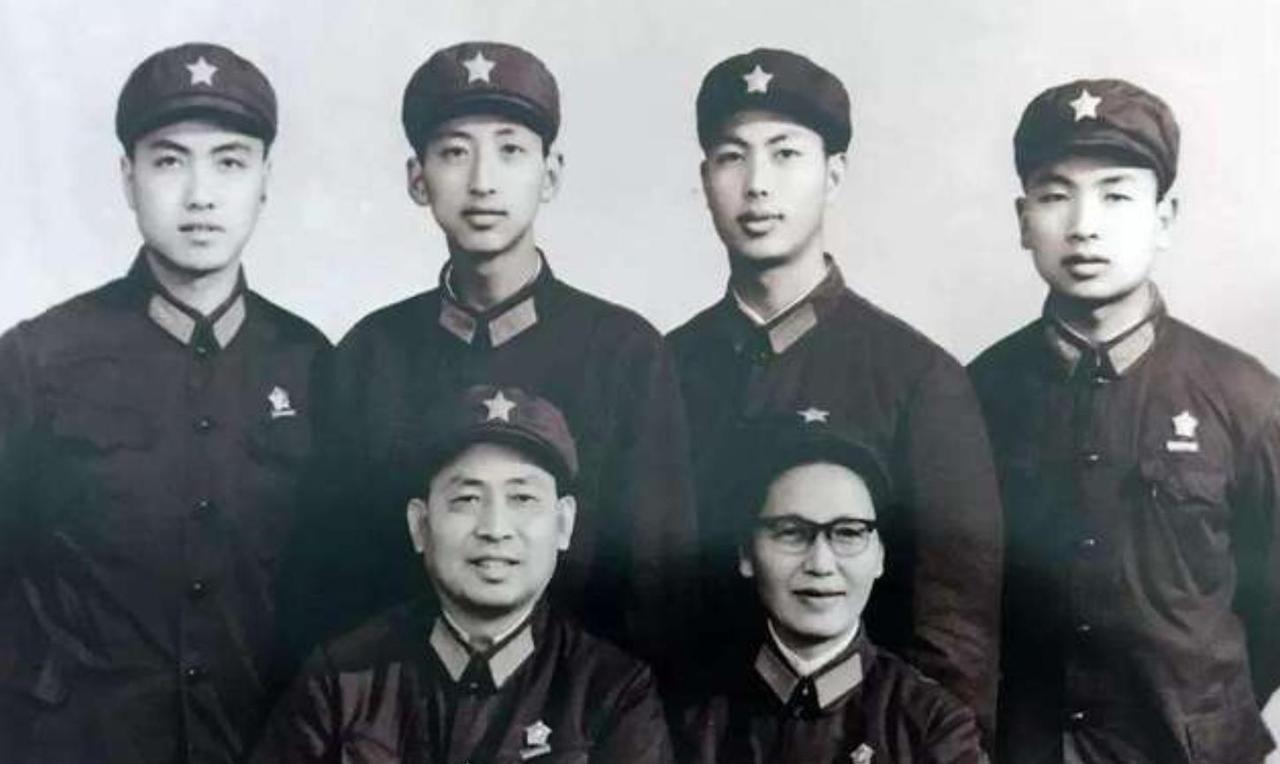 2014年，正值李天佑上将诞辰一百周年，李亚宁等子女举办了赠书会活动。赠书会开始