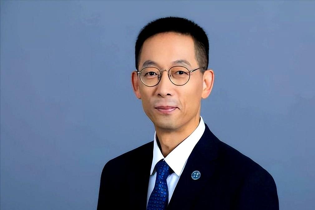 施一公再次语出惊人！他看到那边的孩子们在课堂上追着老师问问题，本科生就一头扎进