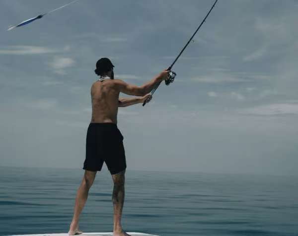 原来19年状元郎本-西蒙斯真的还没有放弃重回NBA联盟的想法。近日他接受记者专