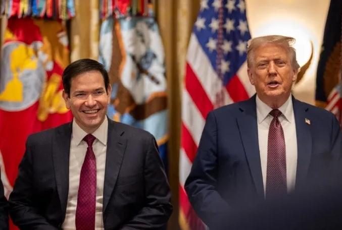 太肮脏了！美国已经开始不择手段！美国《纽约邮报》报道，美国情报部门在向特朗普汇