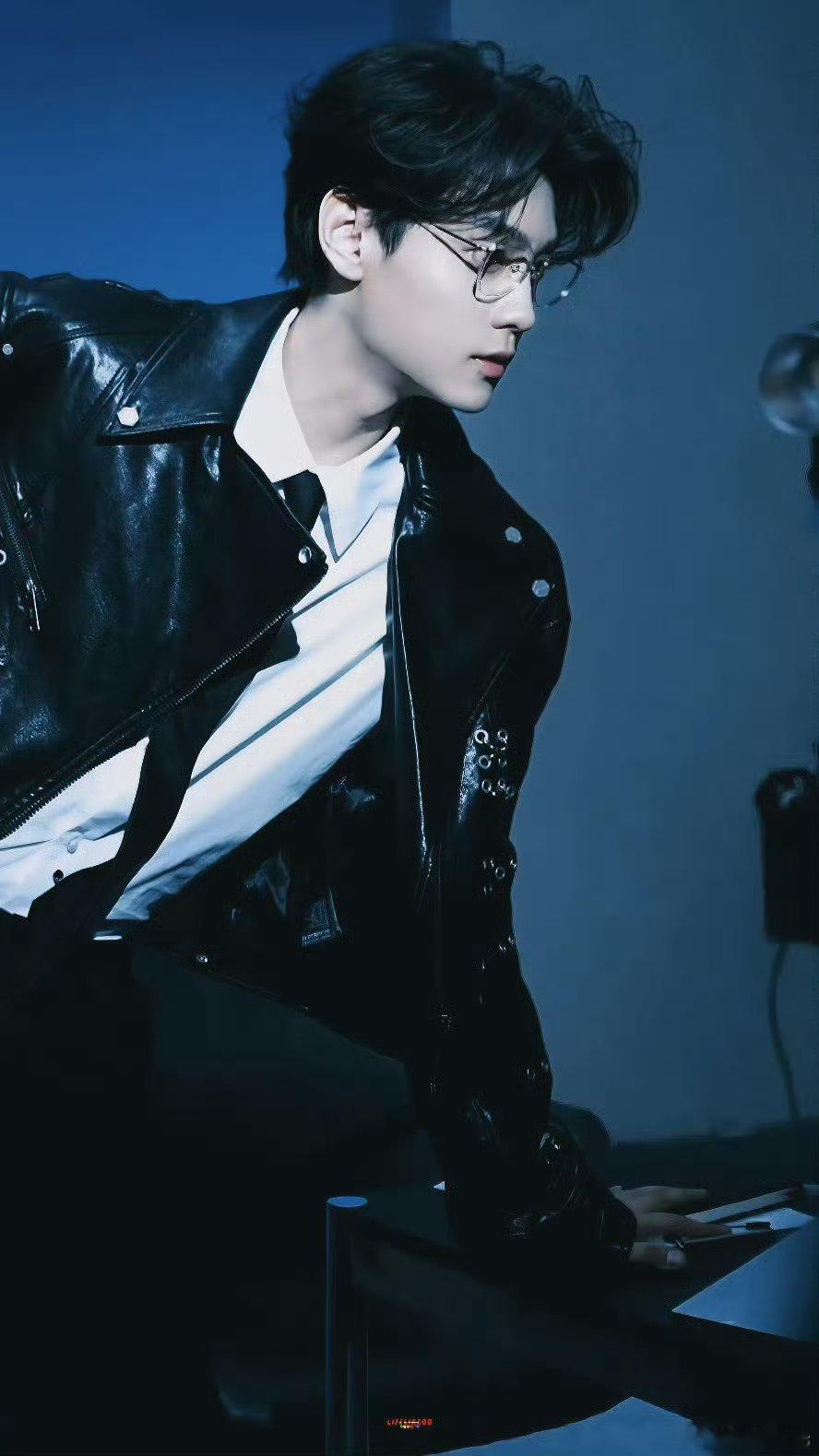 田栩宁txn未完待栩月色朦胧如皎珠，春风烟雨一样等你，水漫漫，思念如疾.?