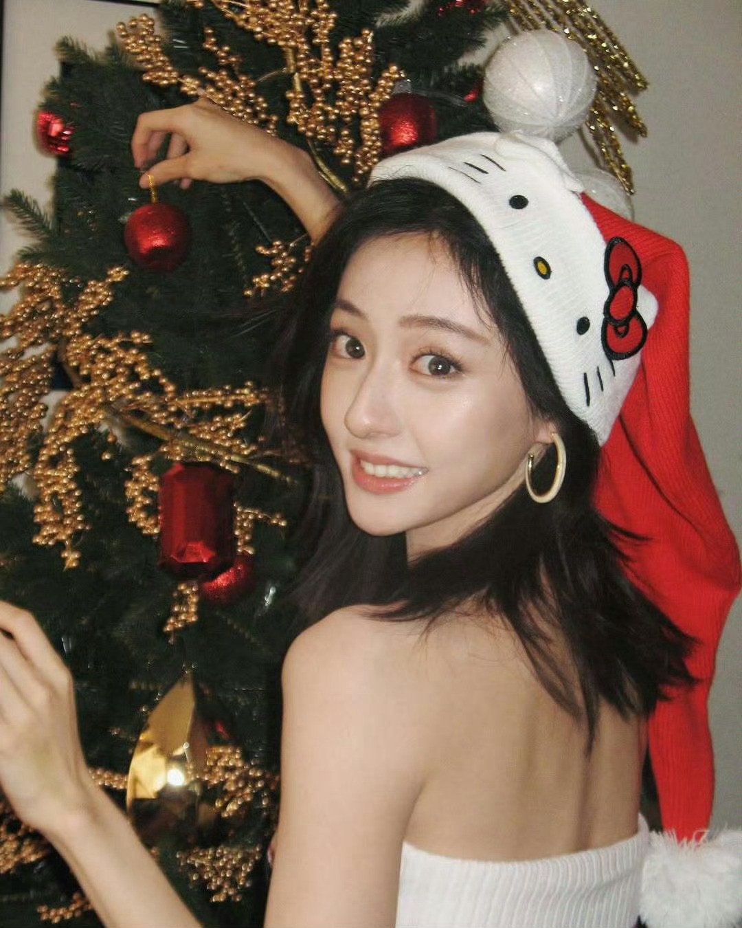 胡连馨首个常驻综艺【胡连馨】卧槽太漂亮了，多一句话都不想说，卧槽太漂亮了。