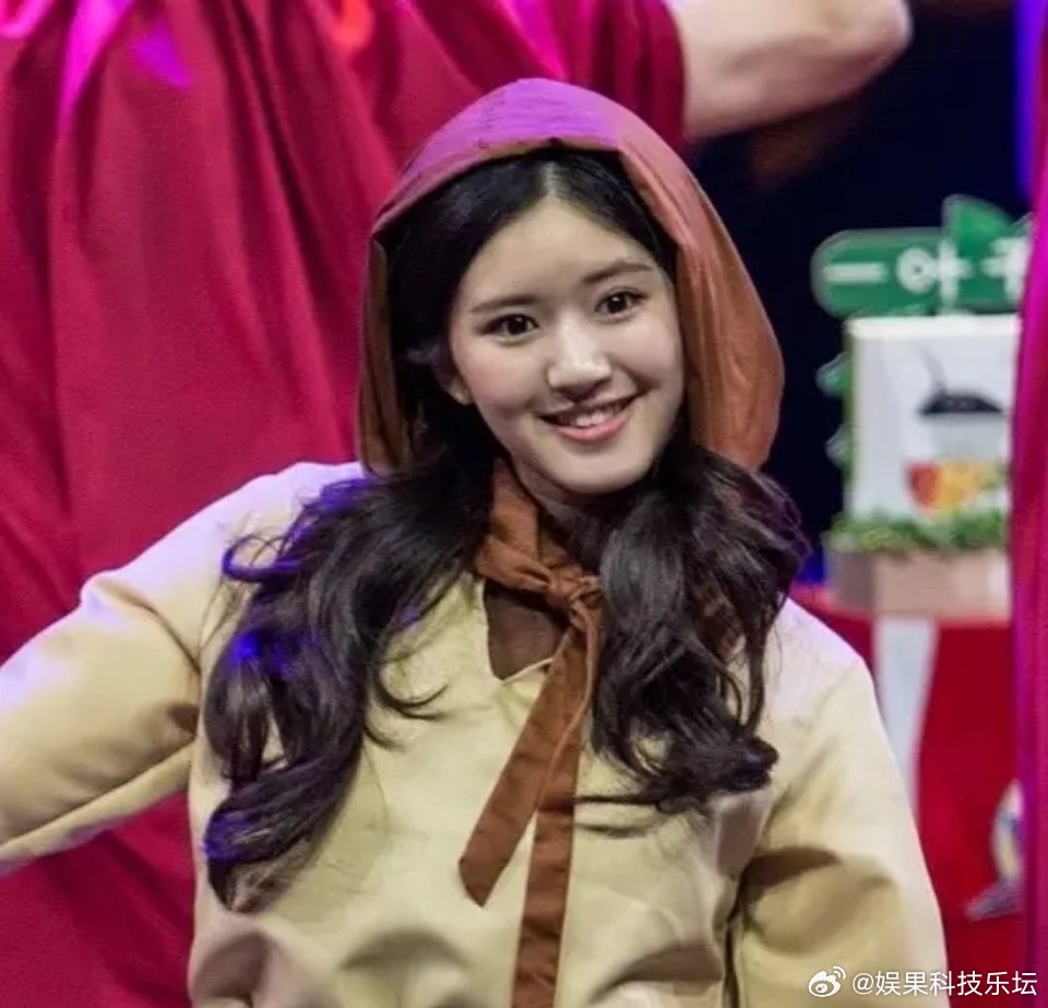 请把从前五官肥美的赵露思还给我