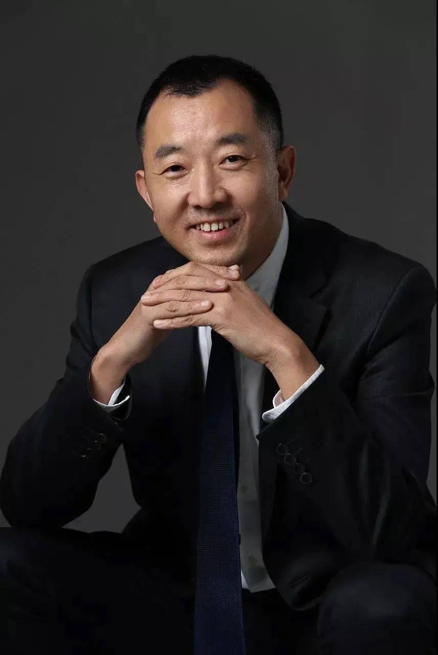 “你给老子滚！你只是个县委书记，你约老子十次，老子见你一次，就是给你脸！”这一句