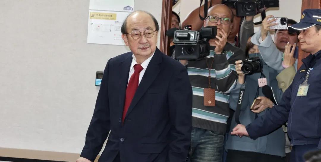柯建铭：已无路可退赖清徳在中常会上向绿营内部喊话上下全力打好823罢蓝战后，面