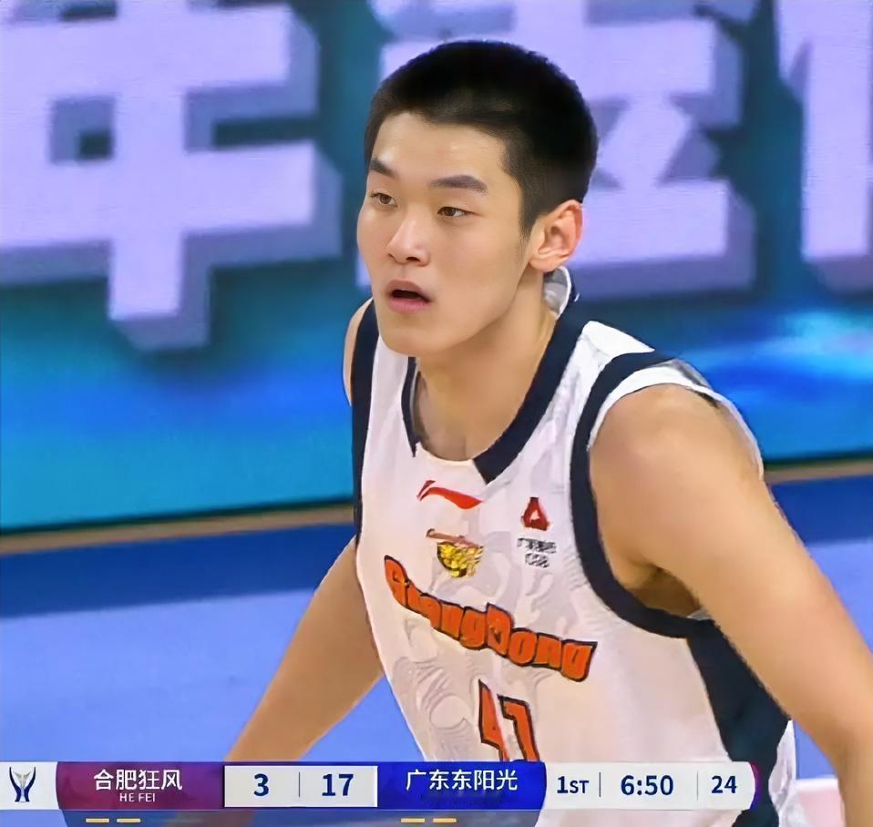 CBA俱乐部杯打到8强赛！！看看18岁小将王洪泽的4场比赛表现，能成为下一个易建