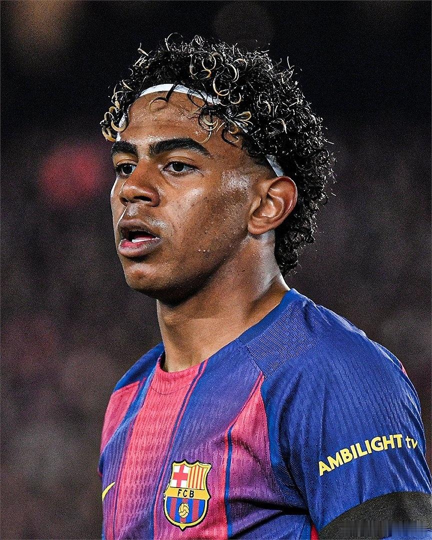 巴萨医疗声明——经检查，一线队球员拉明·亚马尔左腿股二头肌受伤。球员将接受保守