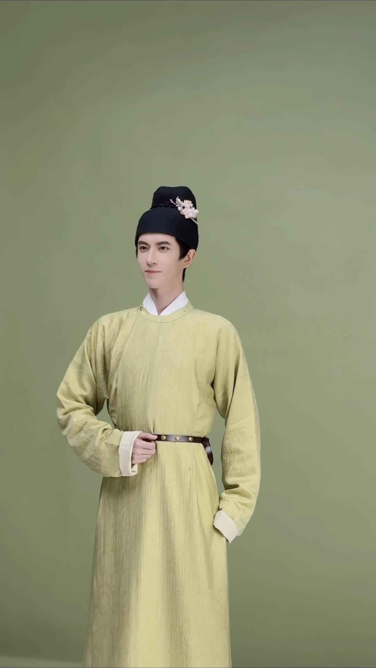 这一笑真的心都化了……你真的好漂亮，这不是褒义词也不是女性化你，是你真的漂亮