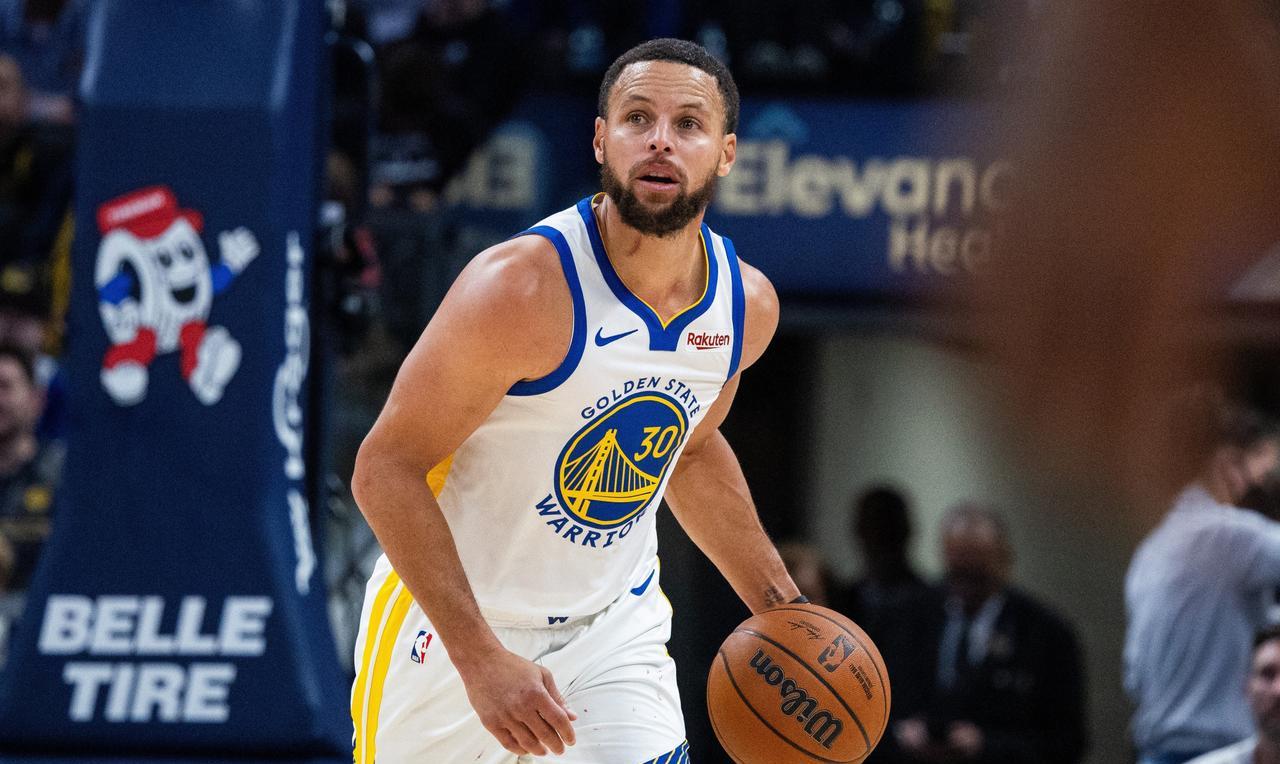 这场比赛展现了勇士与卫冕冠军的差距。勇士客场挑战雷霆，缺阵3场的库里复出，要说