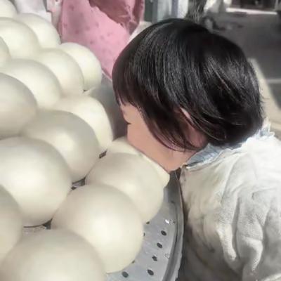 🌙“1岁半的宝宝上人民日报了！”近日甘肃天水，一个1岁半的萌娃第一次过年回外婆