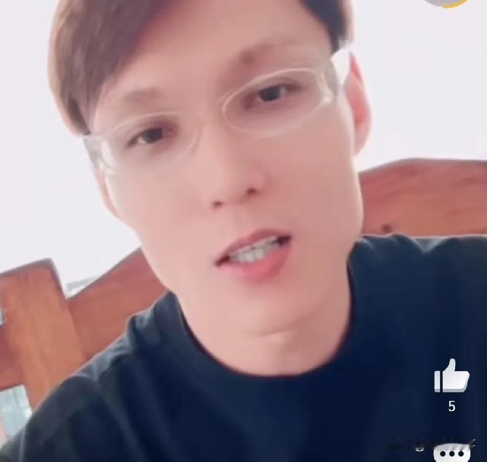 澳门雷少点评辛巴为ks做了很大贡献，这次保不齐可能是资本之间的博弈，抢蛋糕，毕竟