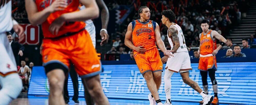 外强中干的上海队，看起来还是阵容很强大，但比赛的时候完全是一盘散沙，主要还是要安