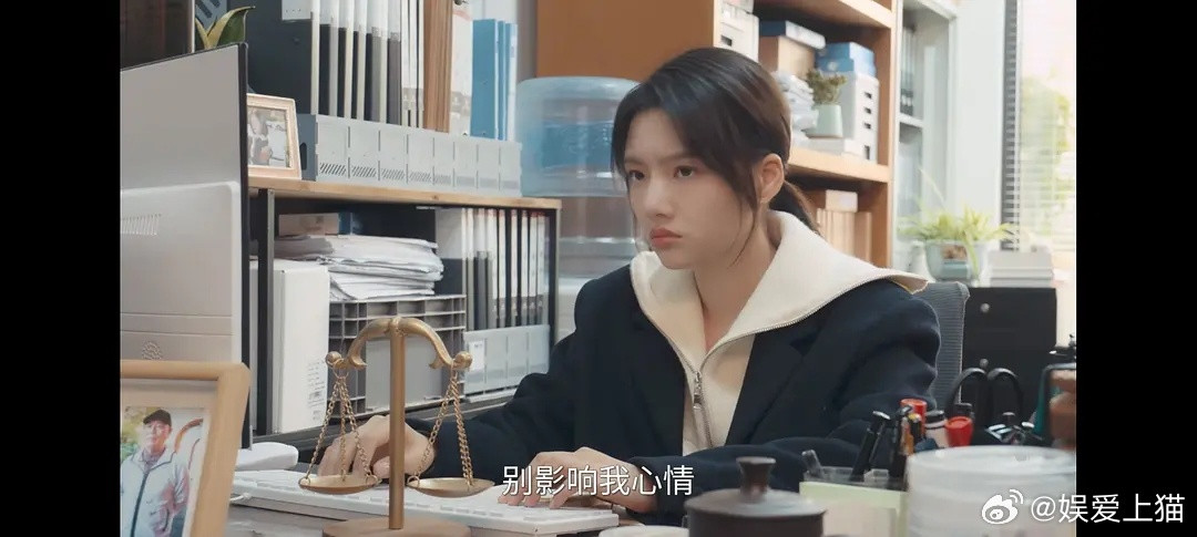 这剧给任敏开的滤镜磨皮也太重了吧，跟别人都不在一个图层