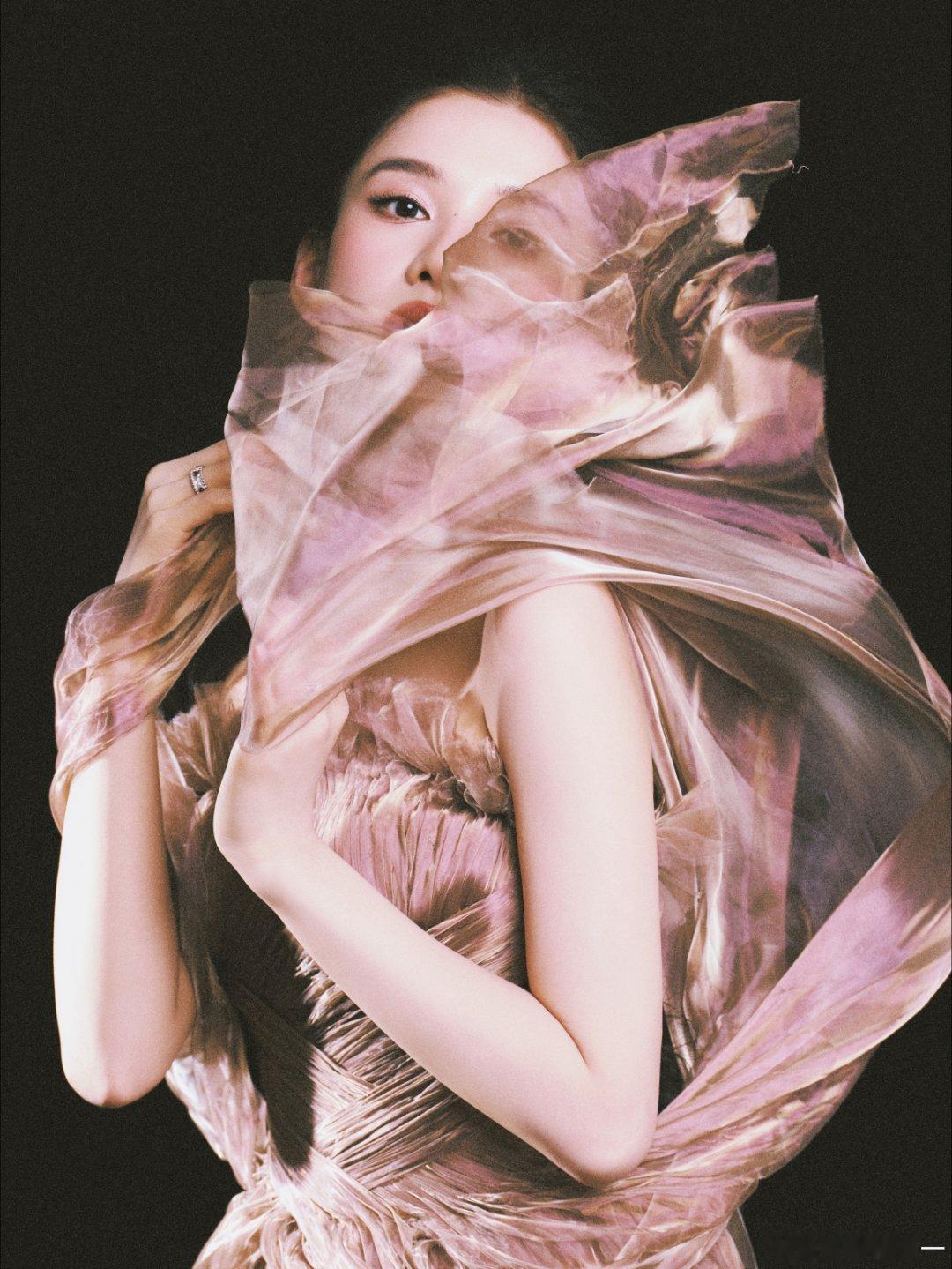从光里走来的张婧仪