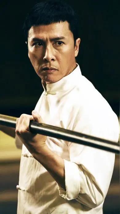 看到甄子丹出现在阅兵现场，想到一个问题：香港动作演员全都非常爱国。从李小龙、成龙