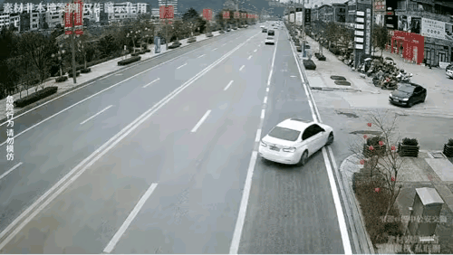 真服了某些司机，开车跟没带脑子似的！山东滨州路口这事儿，看得人火大！一辆黑