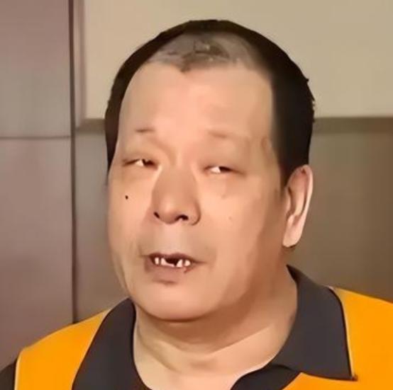 2003年，哈尔滨一位保安用2000元买彩票，第二天一开奖就中了500万。更令人