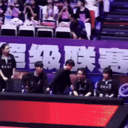 突发！孙颖莎突然退赛？直接回北京了！今天比赛刚刚结束，便有深大队的教练过来