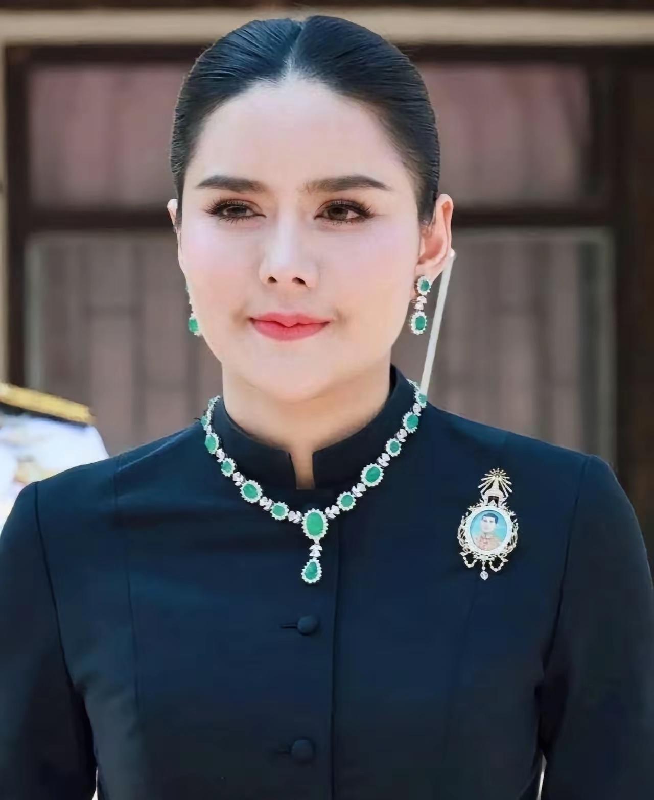 欧拉弄，能代替诗妮娜吗？不好说！虽说她没有贵妃的头衔，但这位小主的活跃程度，