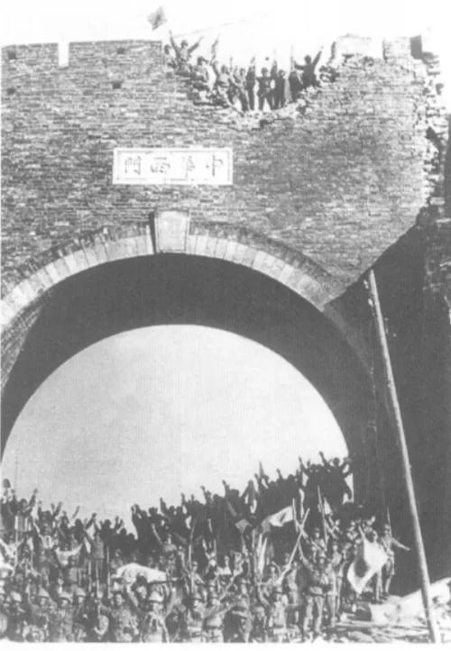 1937年12月的南京，日军占领中华西门和挹江门，此后南京变成了人间炼狱，大量平
