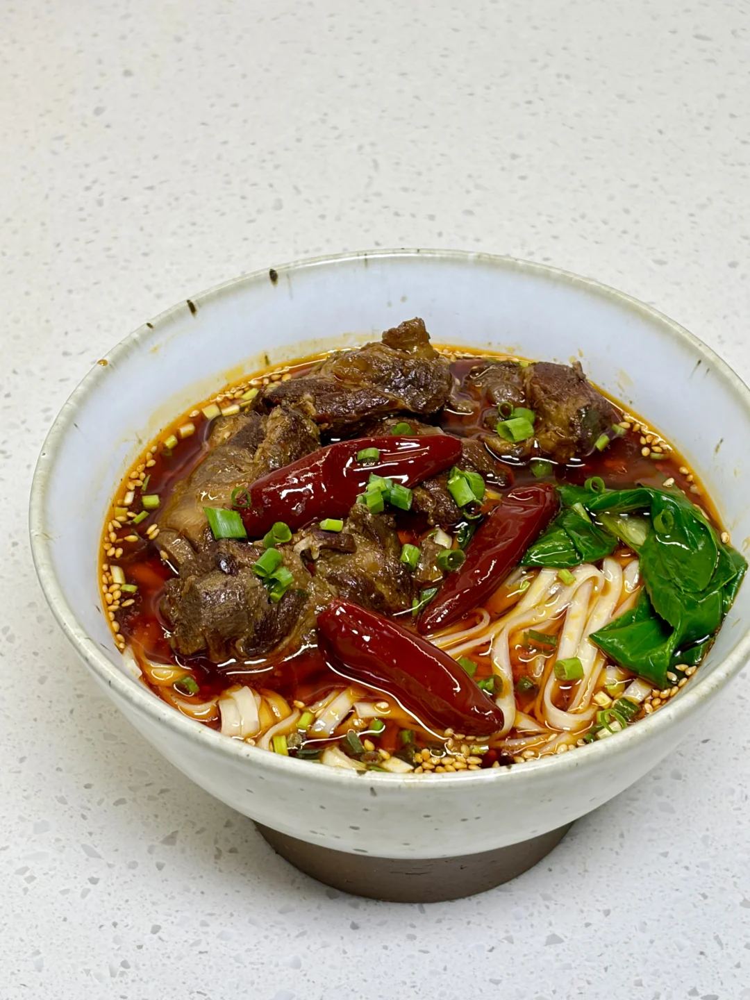 香辣红烧排骨面也太绝了，附详细做法～