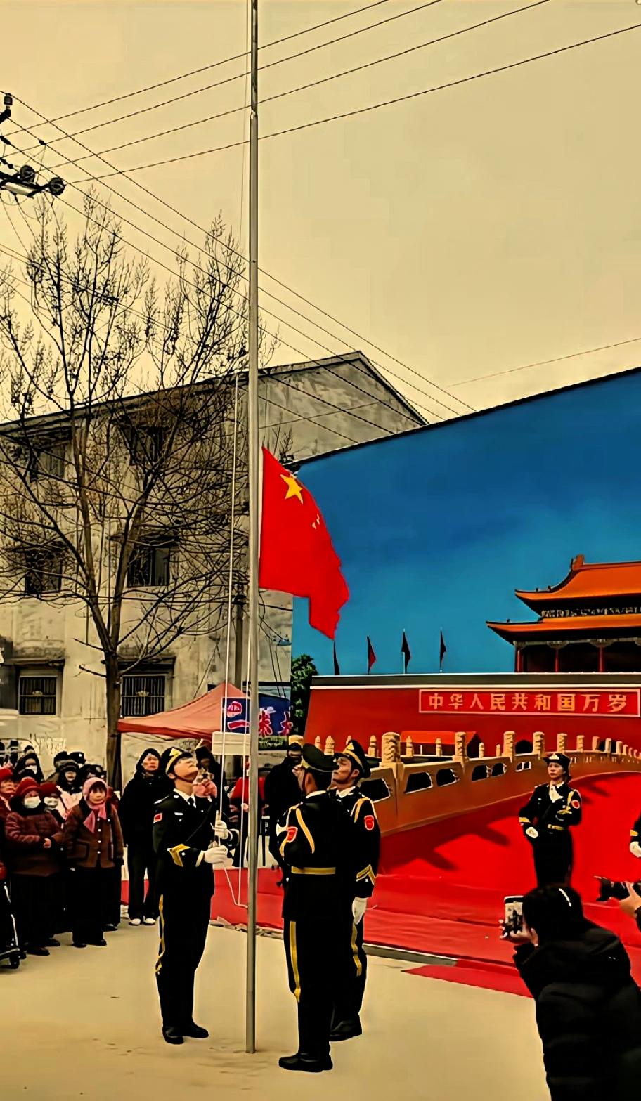 家门口也能看到天安门，再也不用预约去北京看升旗了！今天早上8点半，河南商丘吴营