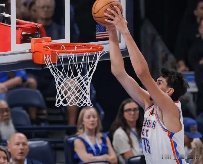 雷霆眼光真毒啊NBA季前赛雷霆目前91-89领先雄鹿。美媒体写道：“阿代-马