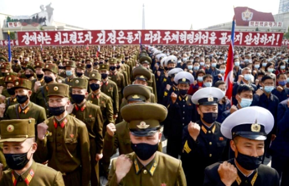 shit，我刚刷到那条视频朝鲜士兵在库尔斯克雪地里啃干粮，背后是俄罗斯的T90M