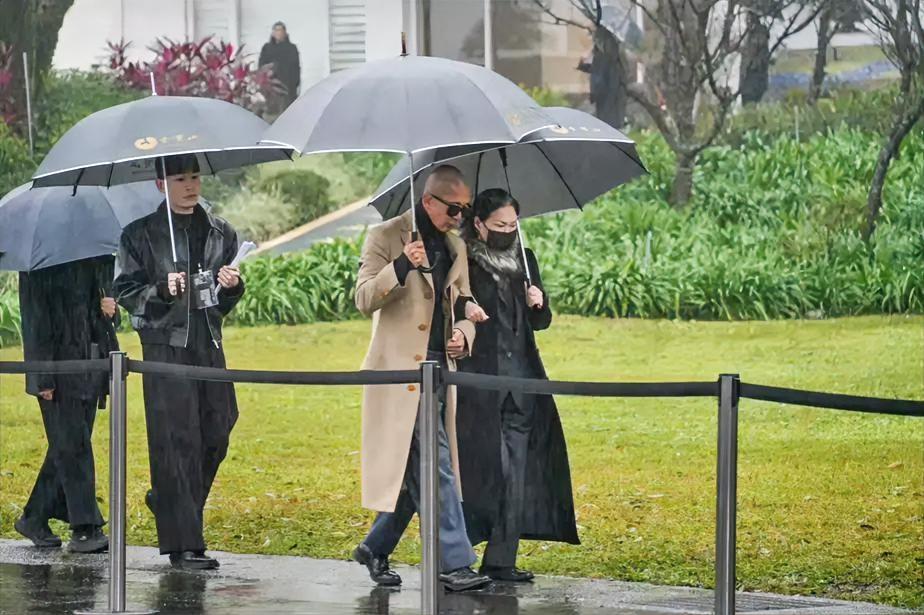 S妈紧急辟谣！不是争遗产，是70岁老人最朴素的体面不是说她贪财，是说她直面