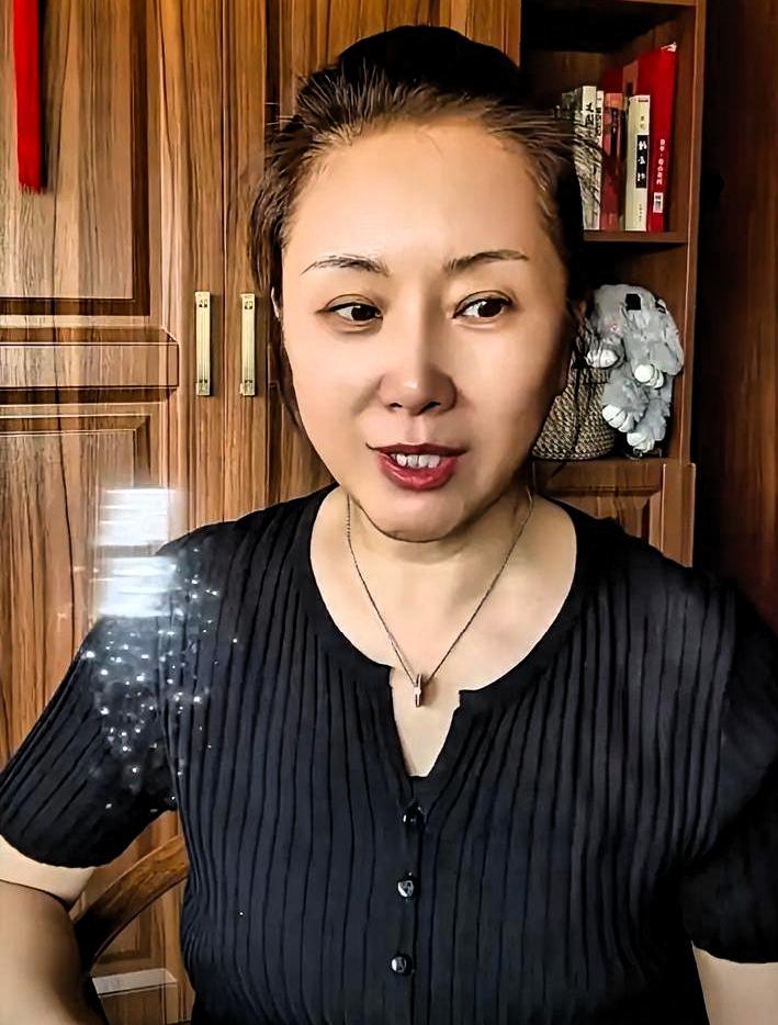 沈月这姑娘，是个闷声扛事的狠人。杜和倩出来说话了。两度演她妈，这次真急了。一