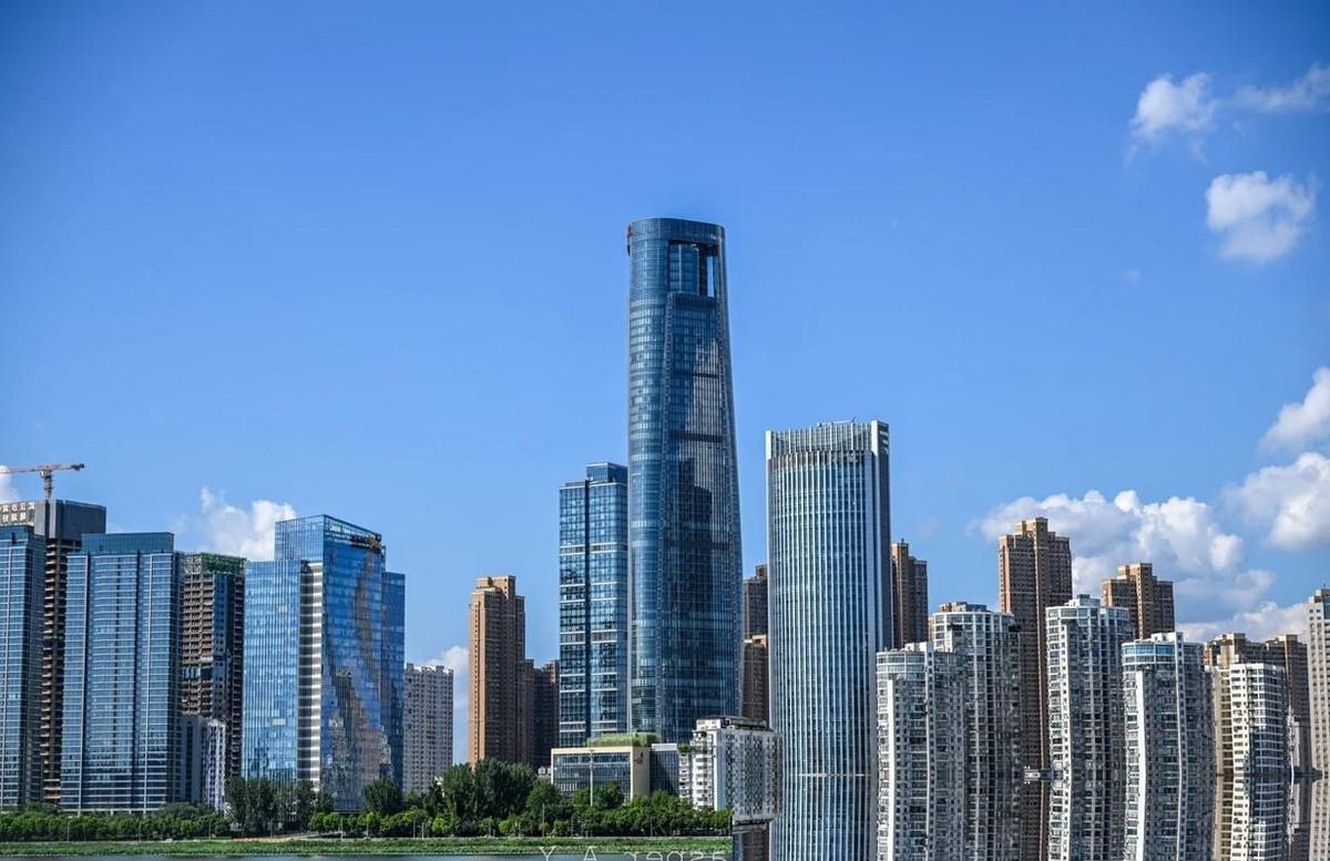 谁能想到，武汉现在最惬意的“观景台”，根本不是什么人挤人的热门旅游打卡地，是一户