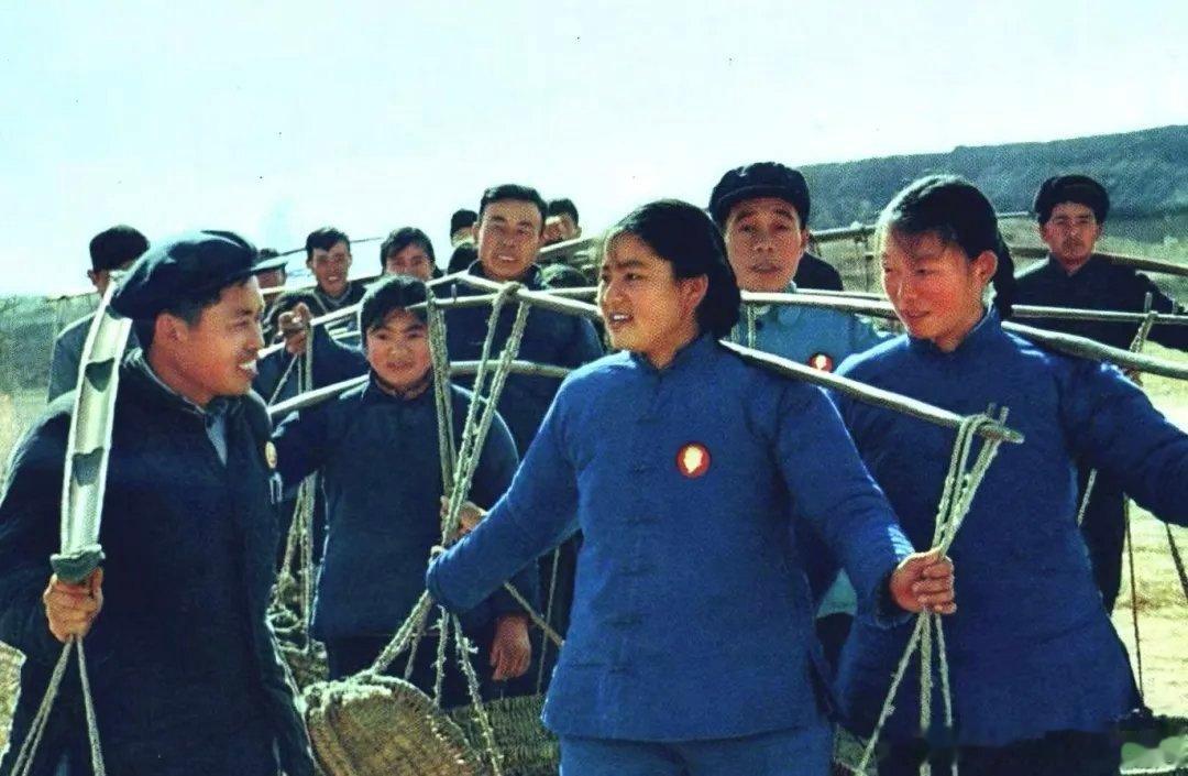 【不提大寨能做到，但大寨精神否定不了】大寨精神永存    近日，围绕“农业学