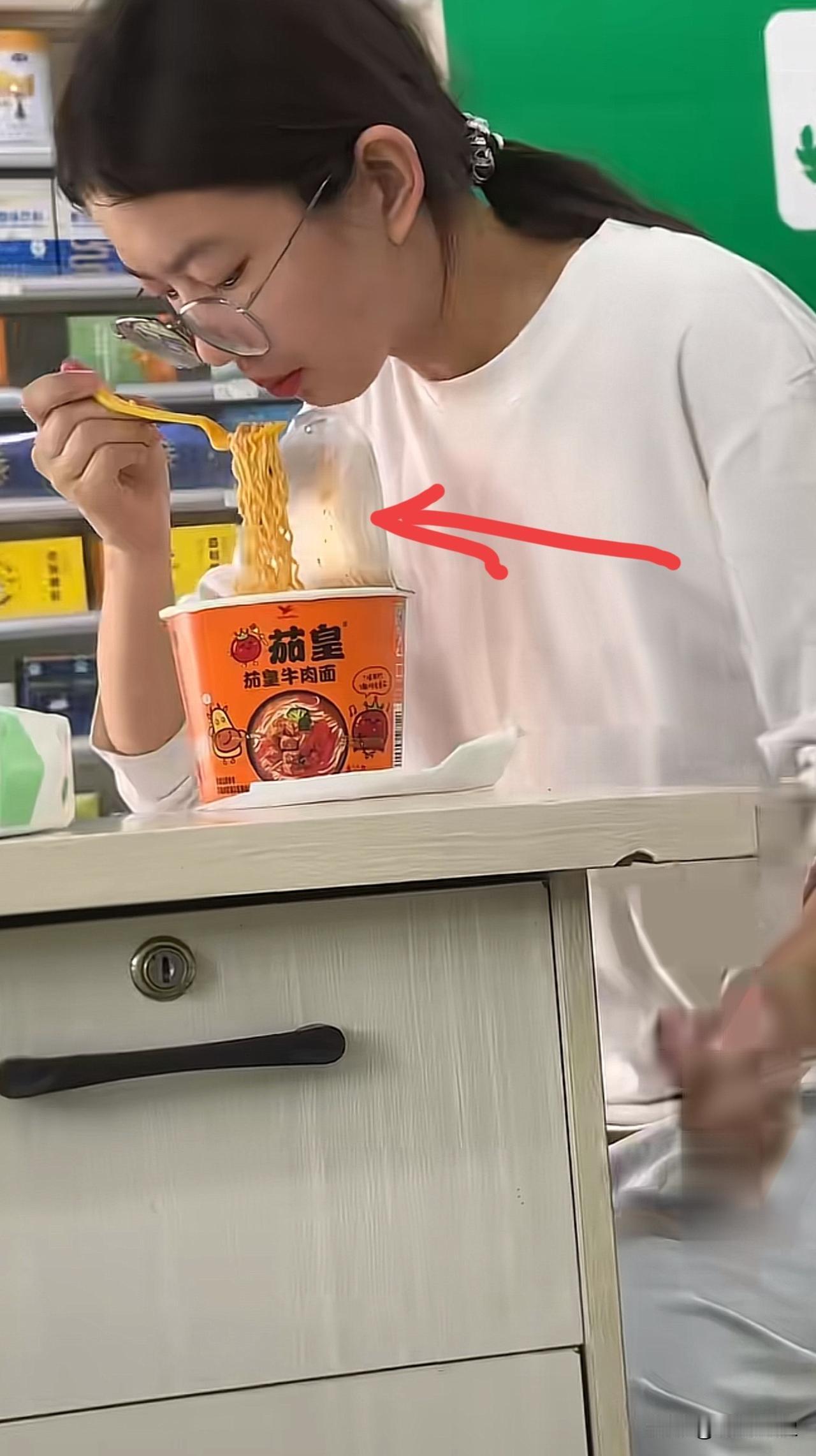吃了20多年泡面我才发现原来是我吃错了。＃正确吃泡面的方法＃长见识了
