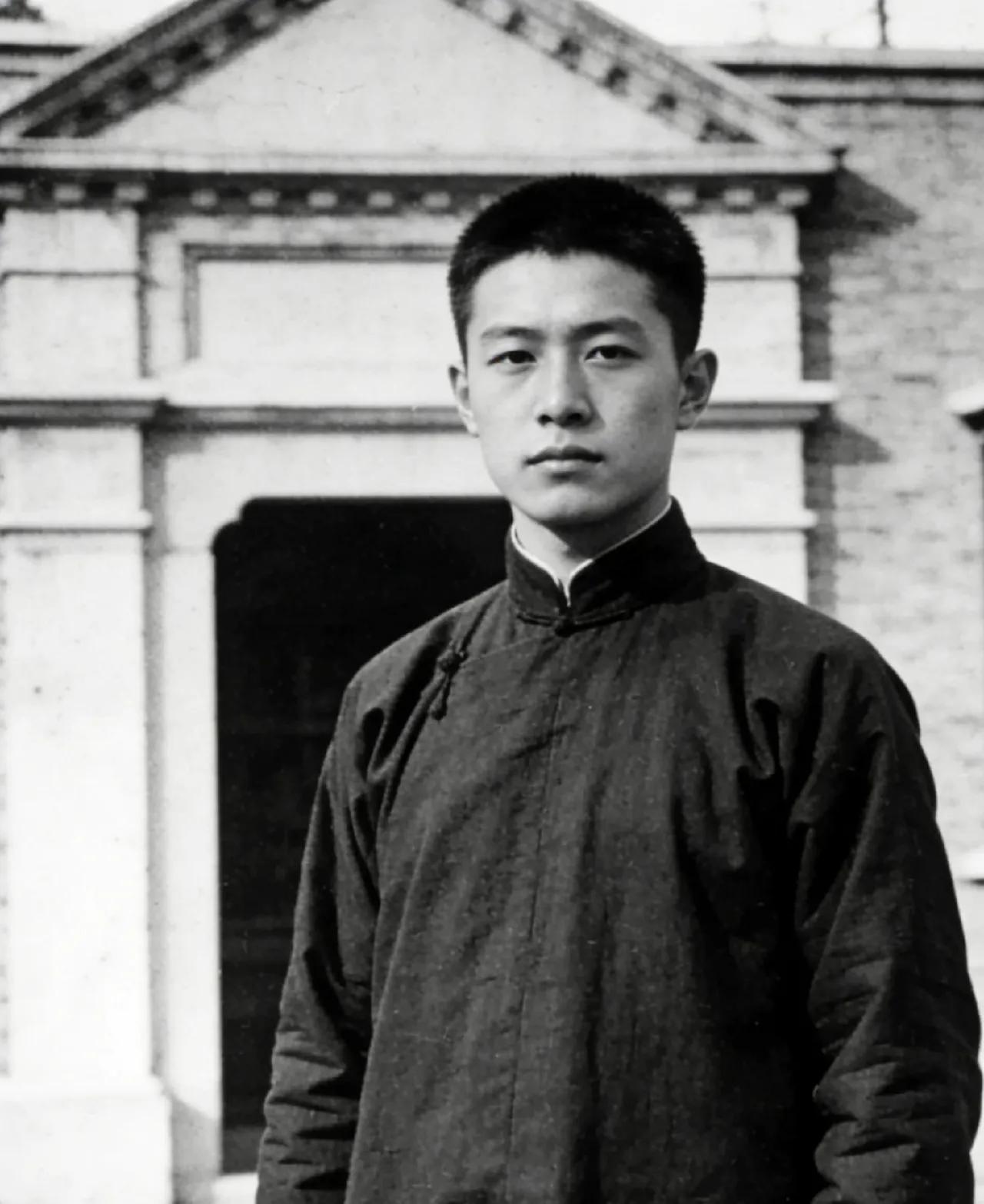 先烈陈乔年被敌人杀害后，找到遗体时，身体无一处完好的地方。姐姐去收尸，由于悲愤过