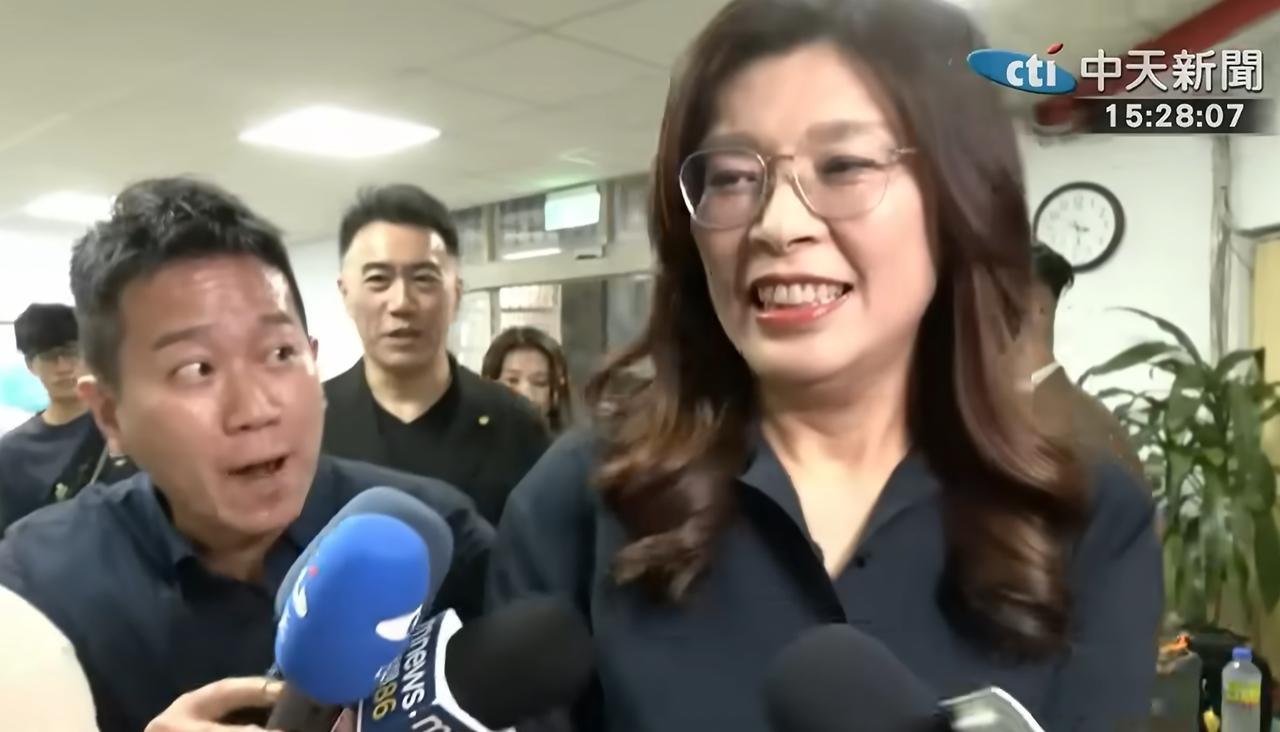 陈以信接掌文传会郑丽文的转变已悄然显现自郑丽文上任国民党主席以来，文传会