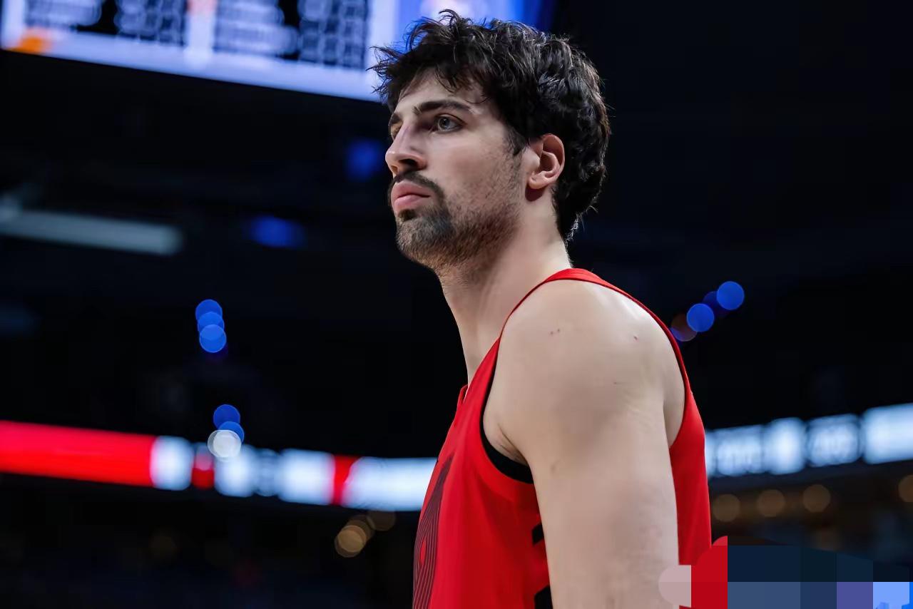 阿夫迪亚在2020年首轮第9顺位被奇才选中，这年的状元是森林狼的爱德华兹，榜眼是