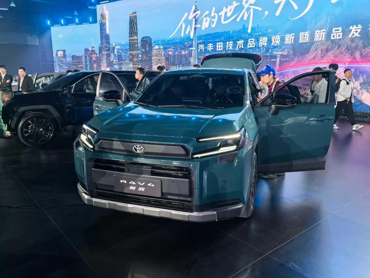 新一代RAV4来了，即将在广州车展正式上市，秉承安全理性品质多元的信条，新