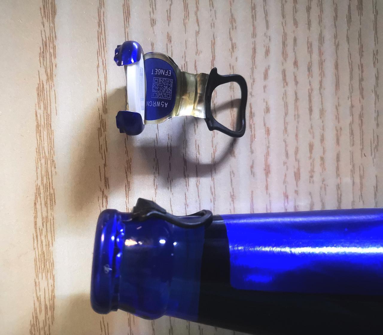 现在的啤酒瓶设计得也人性化了。我有十多年没喝过瓶装啤酒了，昨天儿子给我送来一箱